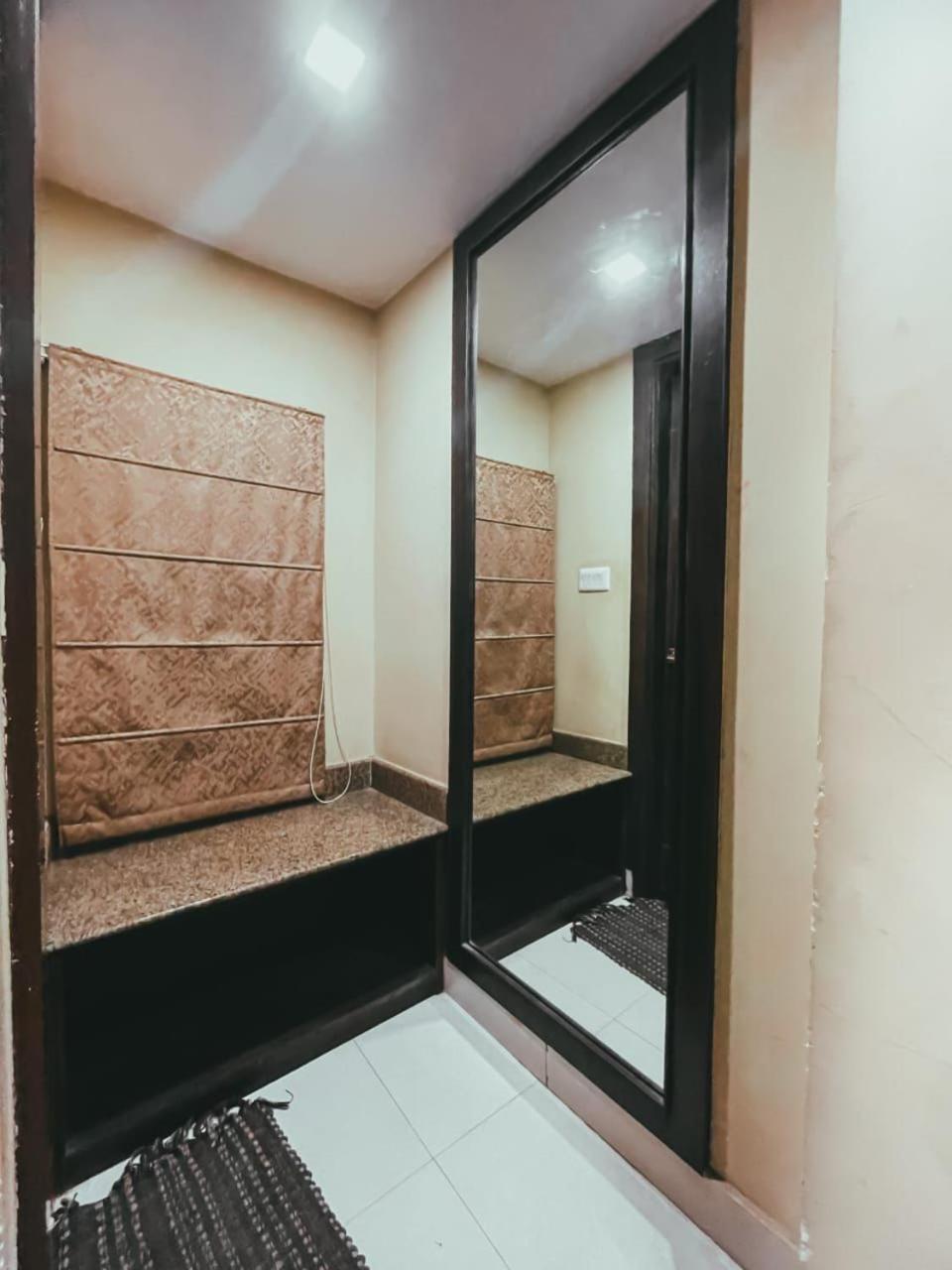 Hotel S L E Residency Varanasi Luaran gambar