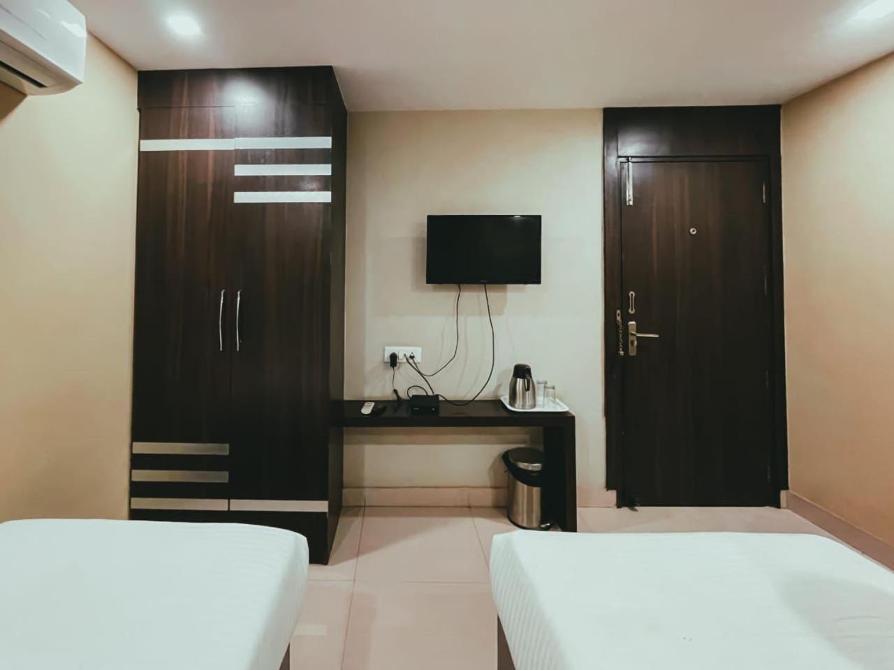 Hotel S L E Residency Varanasi Luaran gambar