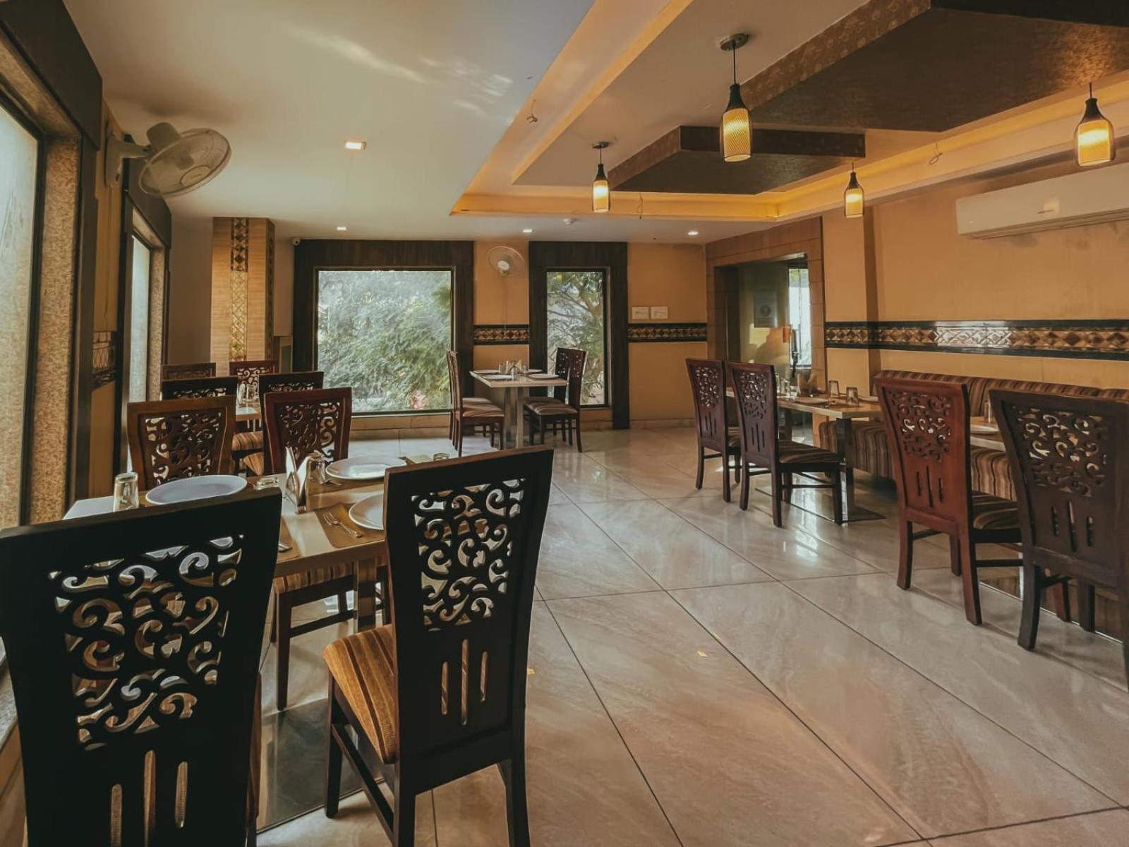 Hotel S L E Residency Varanasi Luaran gambar