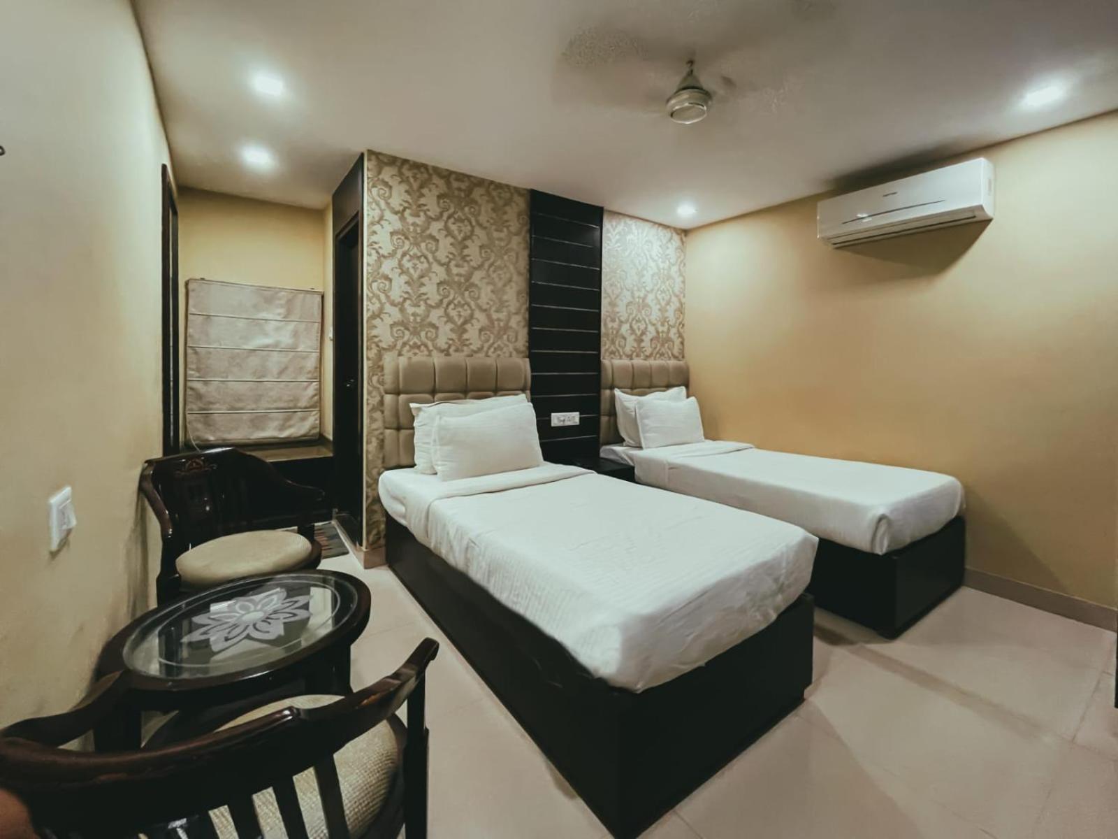 Hotel S L E Residency Varanasi Luaran gambar