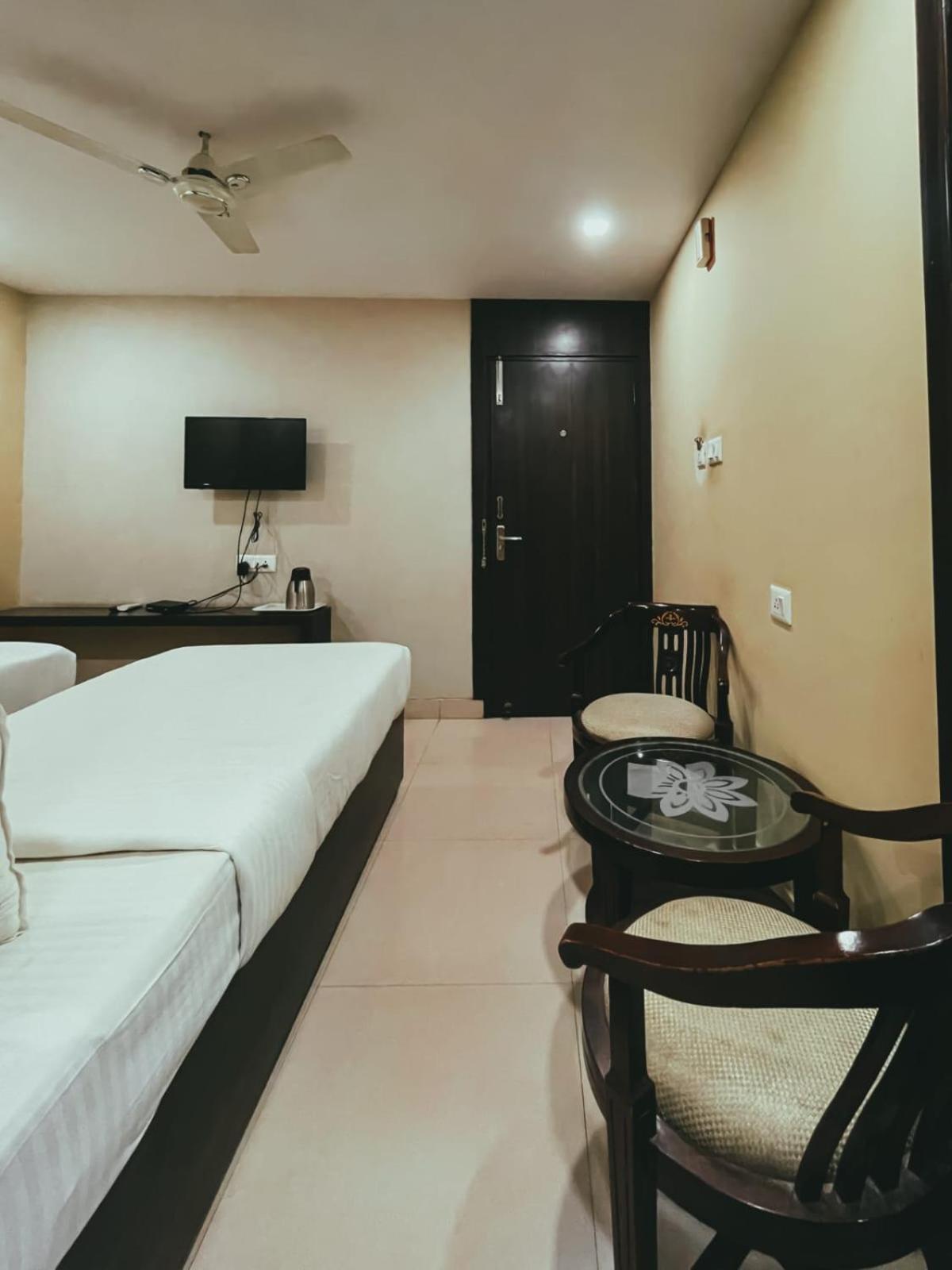 Hotel S L E Residency Varanasi Luaran gambar